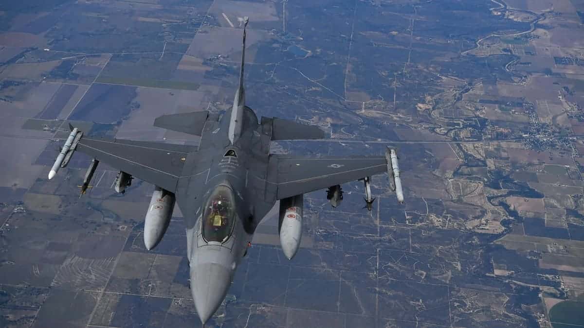 F-16 Fighting Falcon / © U.S. Navy