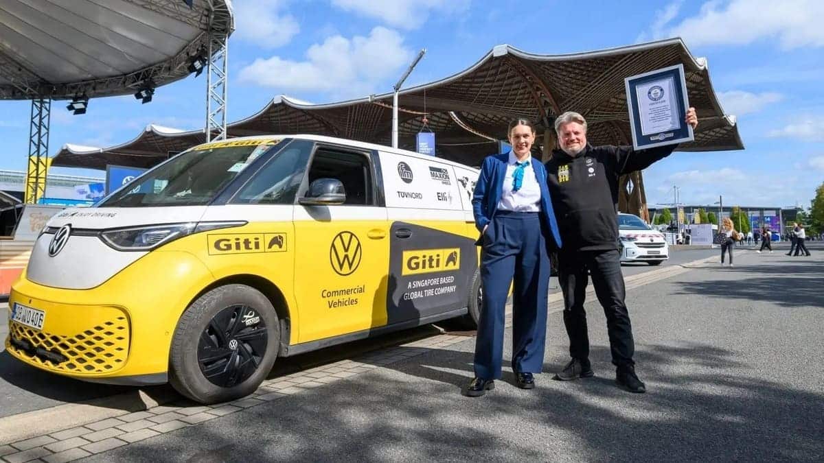 Серийный Volkswagen ID. Buzz проехал 92 страны и почти 100 000 километров, продемонстрировав на практике выносливость электромобилей / © Volkswagen