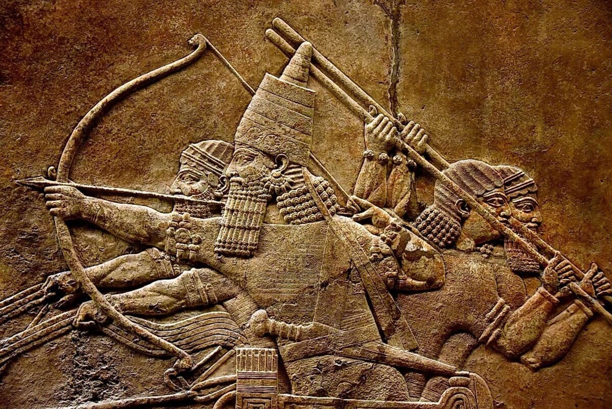 Рельеф, изображающий ассирийского царя Ашшурбанипала и его воинов / © Wikimedia Commons