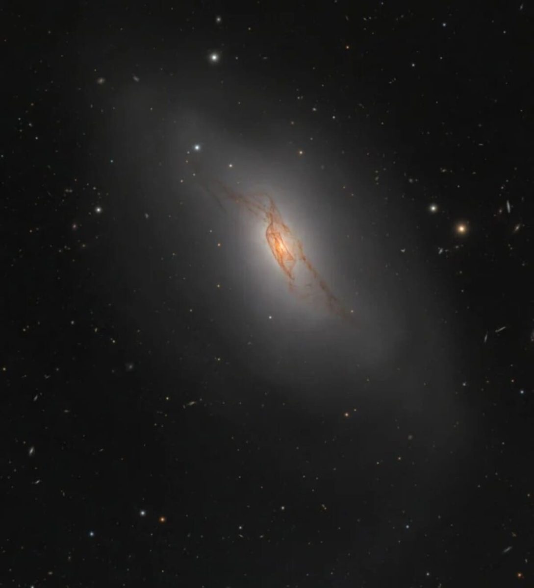Победитель в номинации «Галактики», NGC 4753 / © 智鹏 严and Xinran Li
