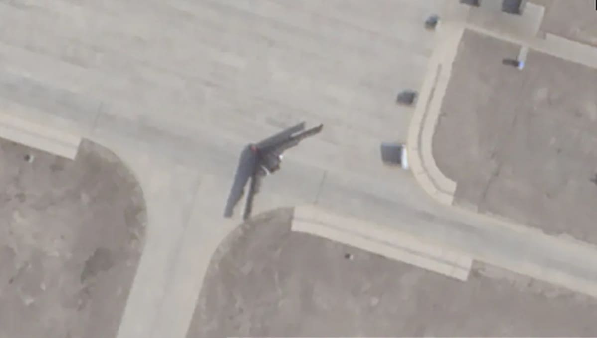 Новый спутниковый снимок китайского стелс-дрона WZ-X / © Planet Labs