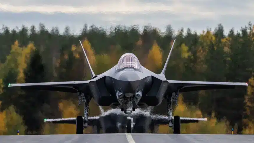 Два финских F-35A после прибытия в Рованиеми / © Finnish Air Force, The Aviationist