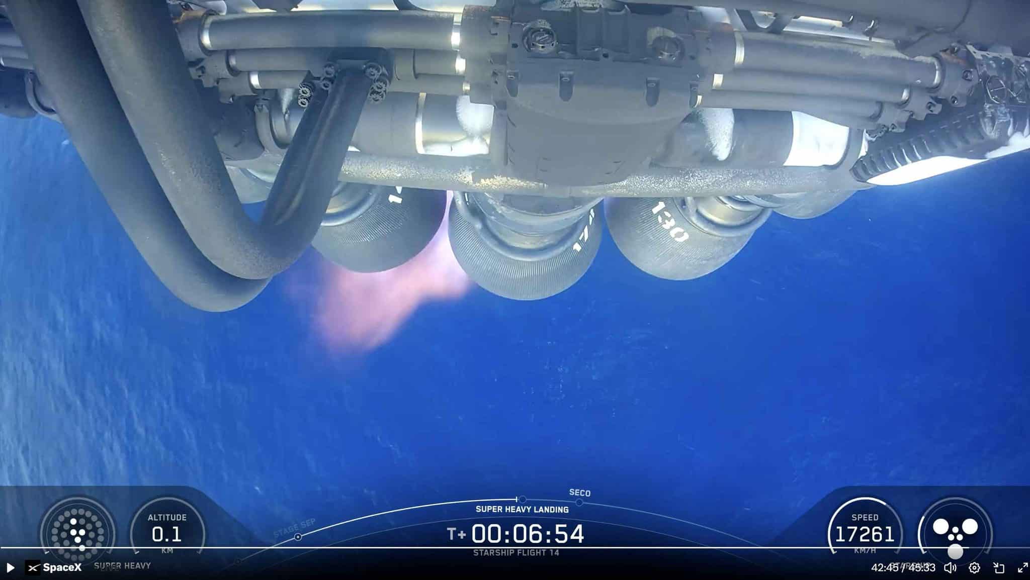 Выход из строя одного из двигателей Raptor можно было увидеть прямо на трансляции SpaceX. Это самый эффективный жидкостный ракетный двигатель на Земле, а его схема с полным дожиганием газа никогда не использовалась ни одним ракетным двигателем в истории. Но и проблемы при ее отработке соответствующие: делать новое сложно