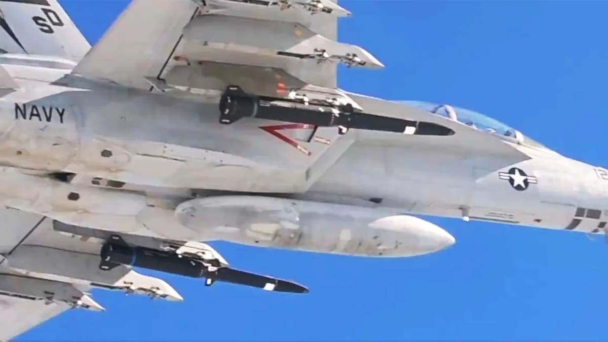 Гиперзвуковую ракету Blackbeard впервые заметили в полете на F/A-18 Super Hornet / © Navy capture