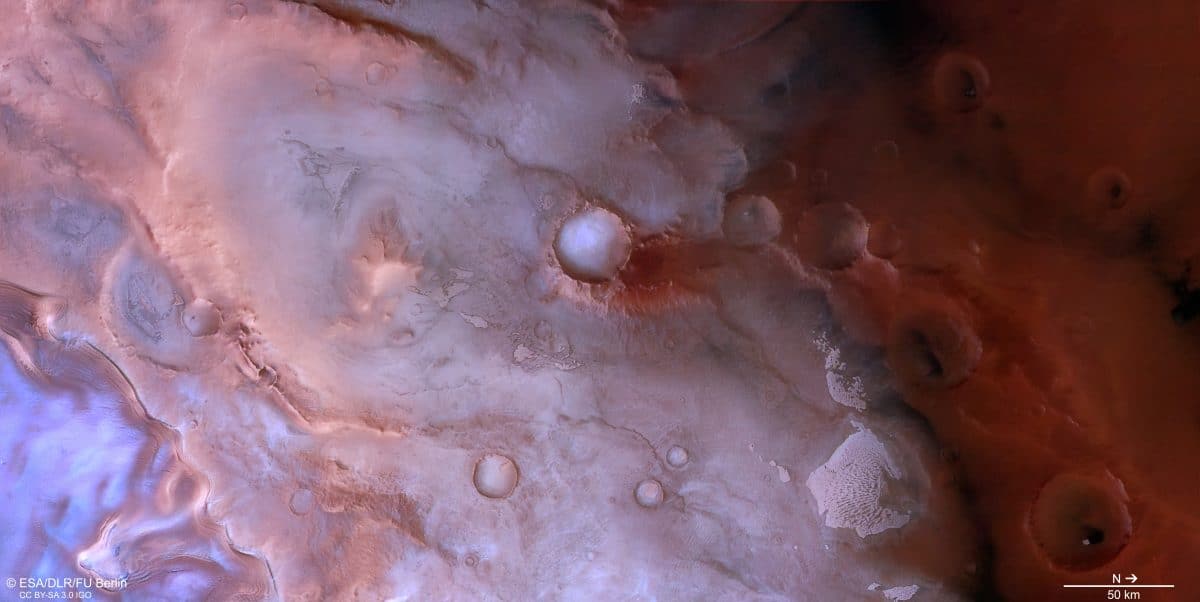 Уступы Thyles Rupes у южного полюса Марса, съемка 17 февраля 2026 года / © ESA/DLR/FU Berlin