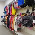 Запах стирального порошка снизил опасения при покупках в секонд-хендах