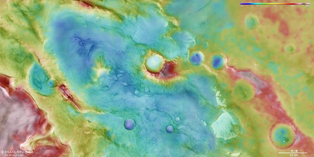 Карта высот Thyles Rupes по цифровой модели рельефа. Цвета обозначают высоту, а не окраску поверхности / © ESA/DLR/FU Berlin