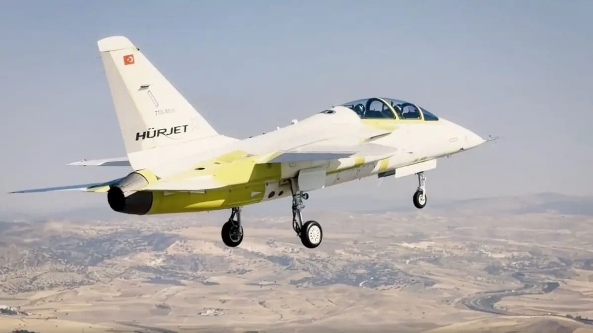 Первый серийный турецкий Hürjet совершил дебютный полет
