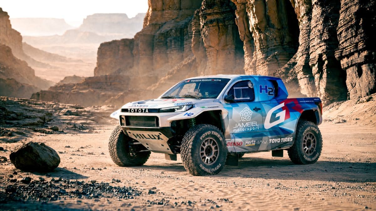 Водородный DKR GR FC Hilux на официальном изображении проекта / © Toyota