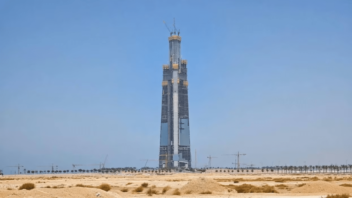 Строящаяся Jeddah Tower на побережье Красного моря в Саудовской Аравии / © Fischer