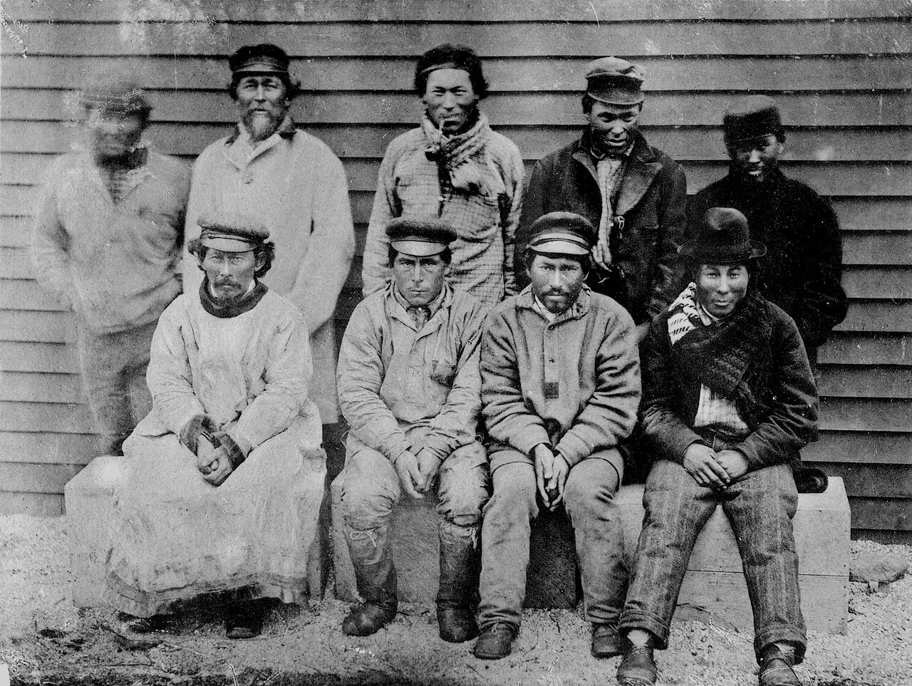 Алеуты-охотники на острове Беринга, 1880-е годы