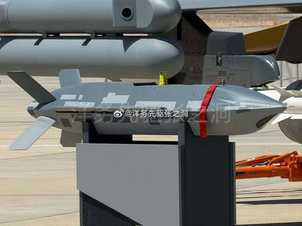Неизвестный малогабаритный боеприпас / © Defence News Of INDIA / Х