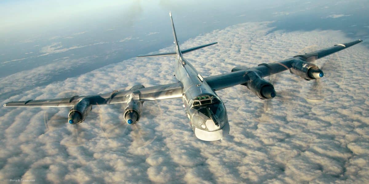 Ту-95 в полете. Архивный снимок 2012 года / © Вадим Савицкий, Минобороны России (Mil.ru)