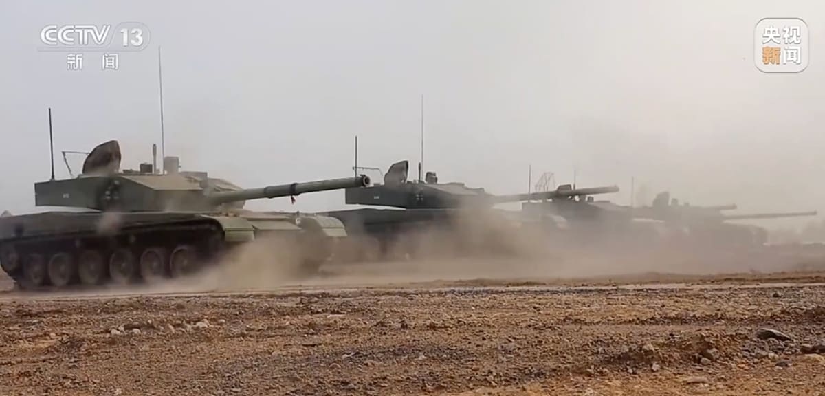 Китай показал редкие кадры учений танков Type 99B / © CCTV News