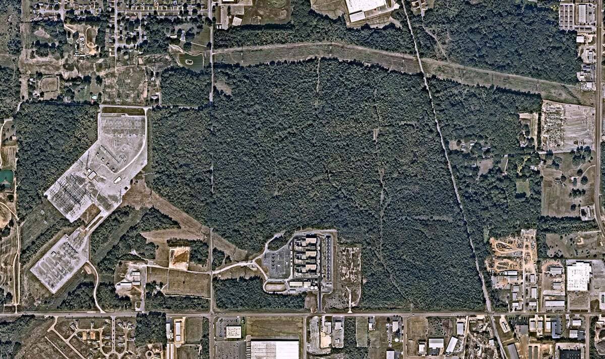 Строительство дата-центра компании xAI в Мемфисе штат Теннесси, 2015 год / © Nearmap
