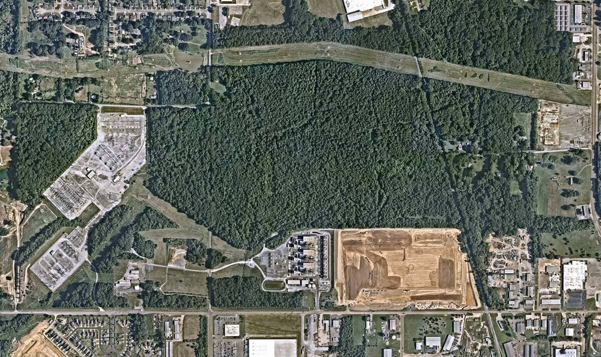 Строительство дата-центра компании xAI в Мемфисе штат Теннесси, 2020 год / © Nearmap