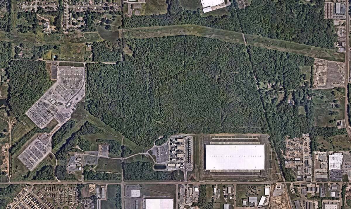 Строительство дата-центра компании xAI в Мемфисе штат Теннесси, 2022 год / © Nearmap
