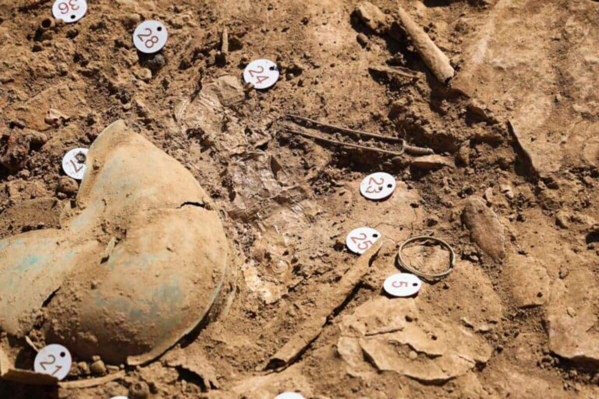 Артефакты в захоронение возрастом около 2600 лет / © SDK.MK