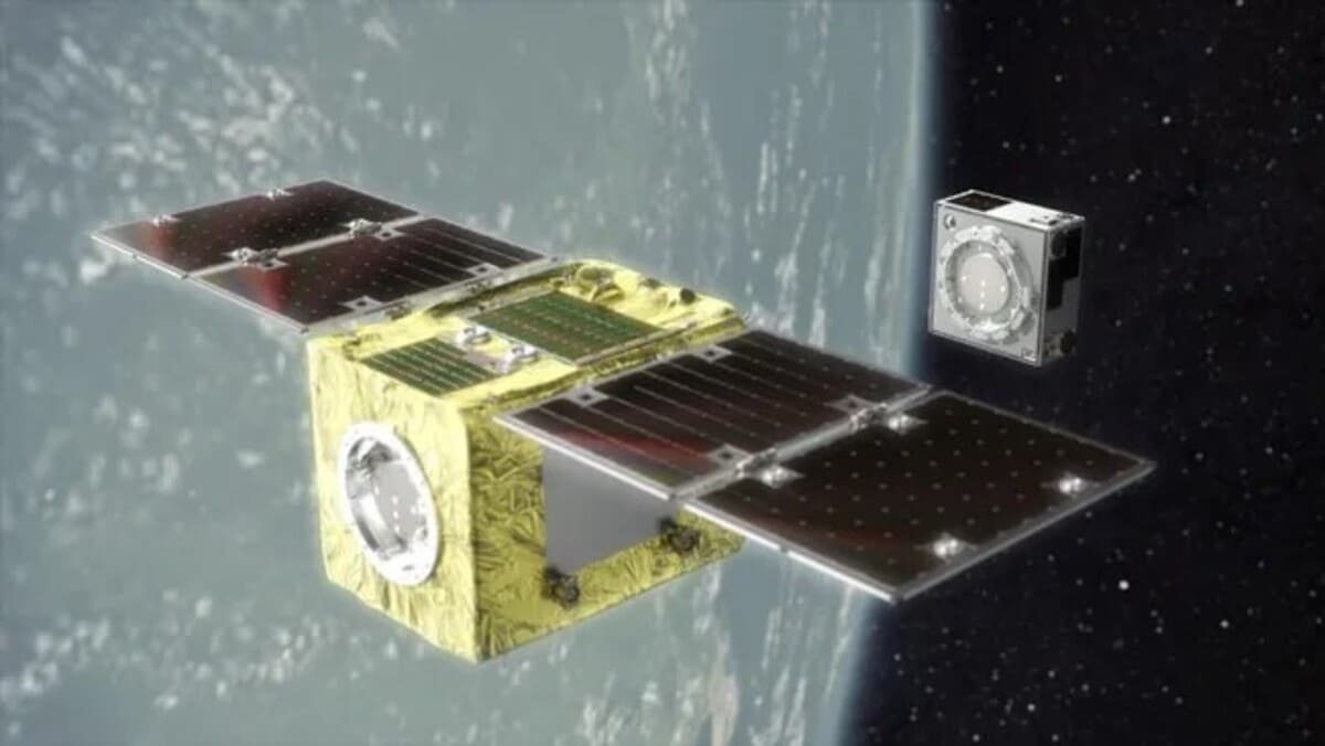 Художественное изображение аппарата ELSA-d компании Astroscale, приближающегося к космическому мусору / © Astroscale