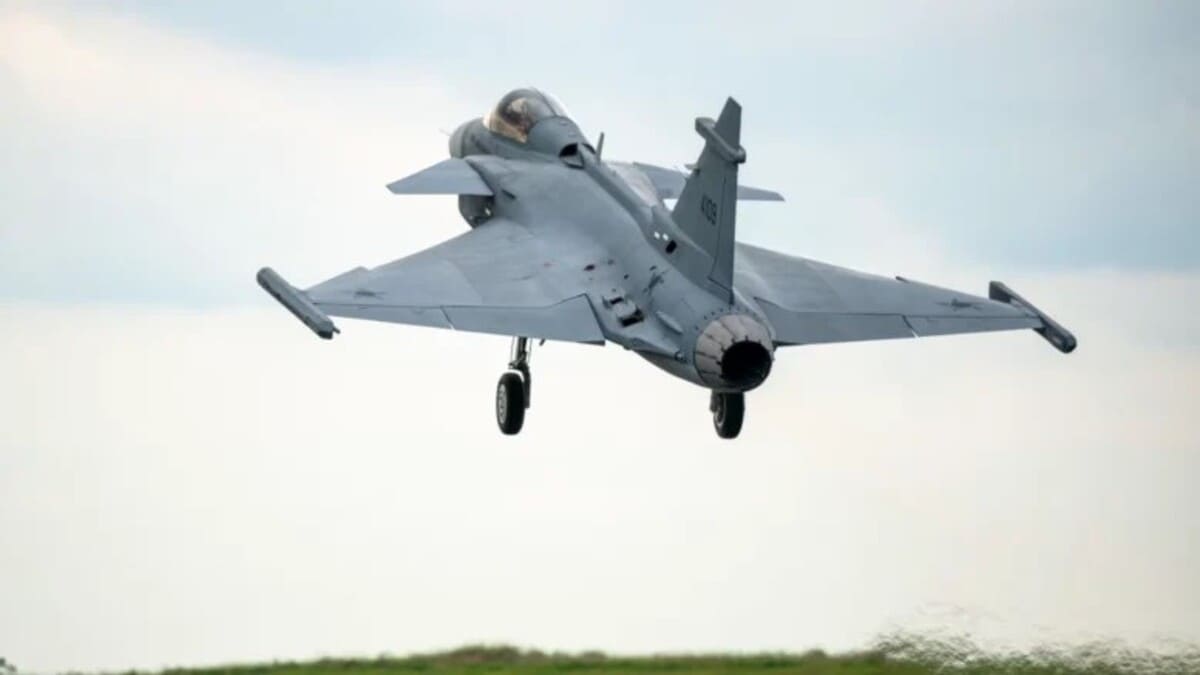 Первый построенный в Бразилии истребитель Gripen выполнил первый полет / © Embraer&nbsp;