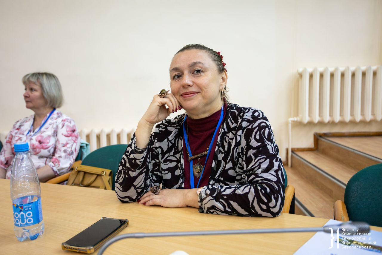 Кандидат технических наук, доцент кафедры безопасно информационных технологий им. О.Б. Макаревича и Центра передовой ИТ-подготовки ПРО-уровня ИКТИБ ЮФУ Евгения Ищукова