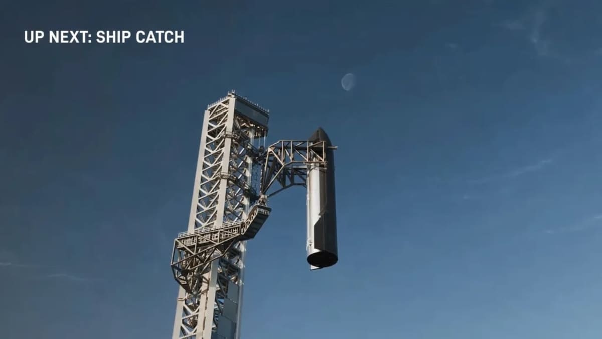 Художественное изображение ловли верхней ступени Starship башней обсуживания / © SpaceX