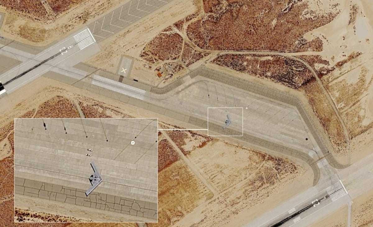 Благодаря Google Earth удалось уточнить размеры перспективного американского бомбардировщика / © Google Earth