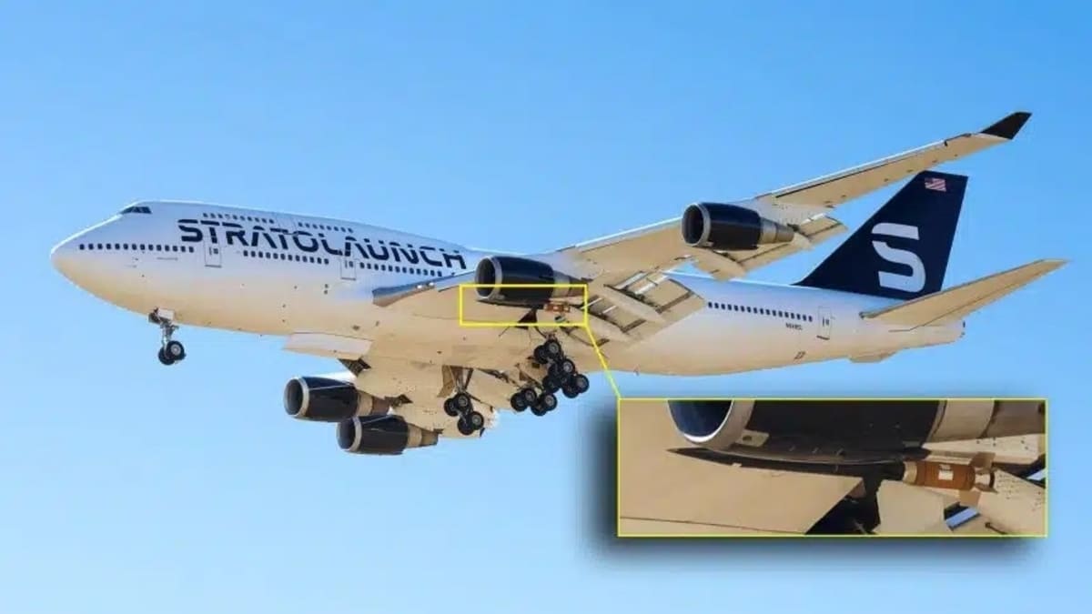 Под крылом Boeing 747 компании Stratolaunch заметили неизвестную ранее ракету / © Brennan O'Neill