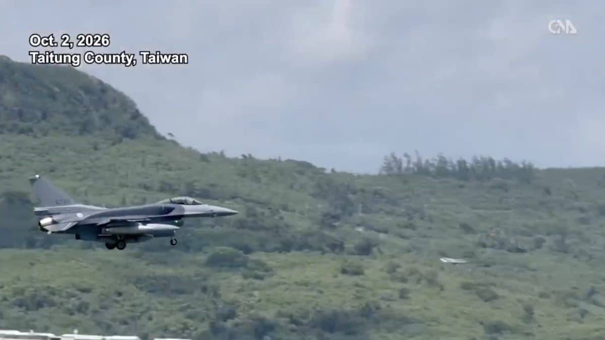 F-16 Block 70 с номером 6728 перед посадкой на авиабазе Чжихан, 2 октября 2026 года / © CNA