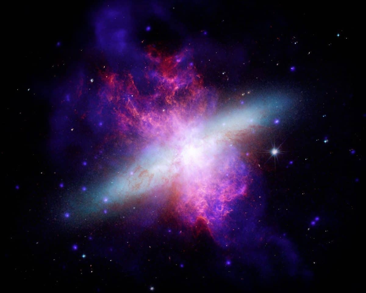 M82 / © NASA / CXC / SAO