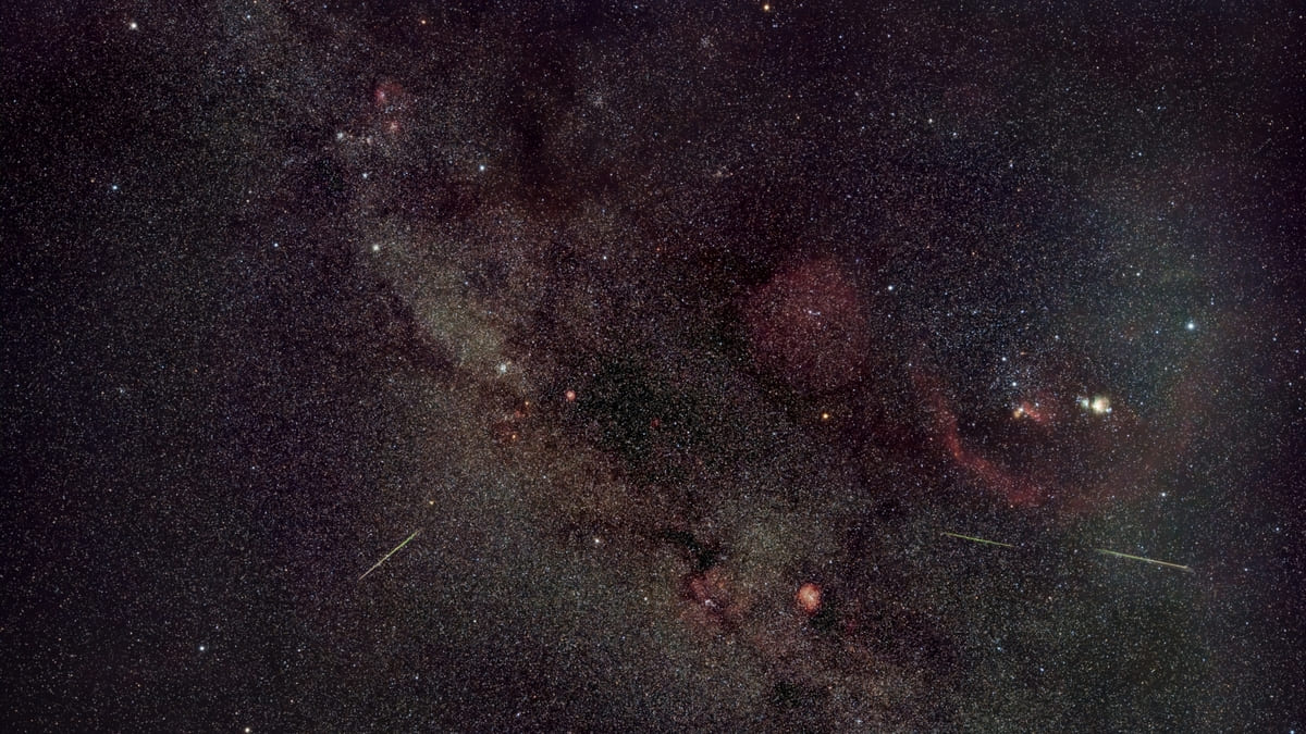Наследие кометы Галлея: астрофотограф запечатлел метеоры Орионид / © Tim McCollum