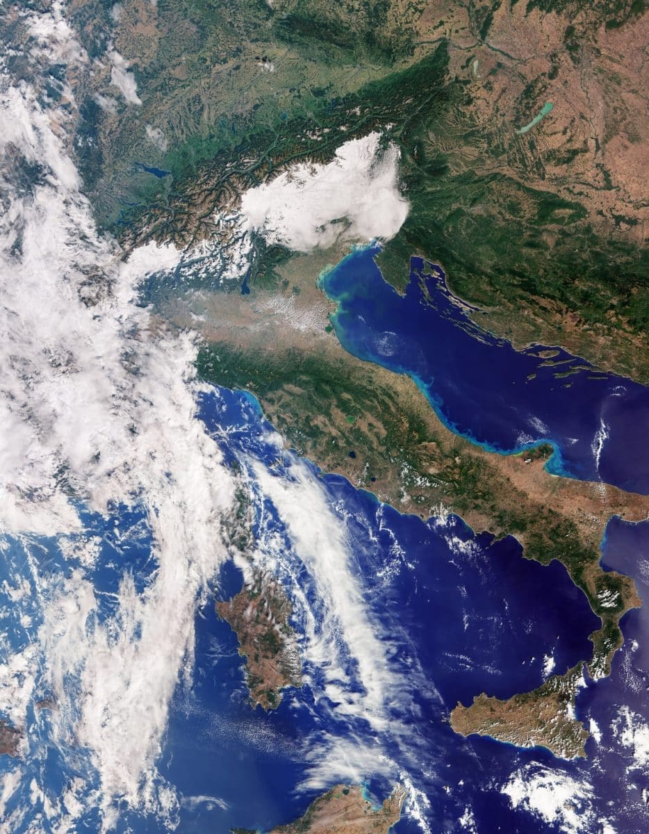 Италия: от заснеженных Альп до Сицилии / © ESA